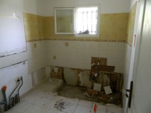 Une salle de bains sur mesure avant