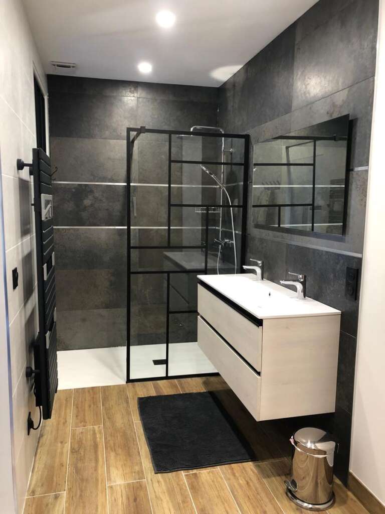 la salle de bains renovee vue 1