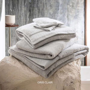 drap de bain gris clair